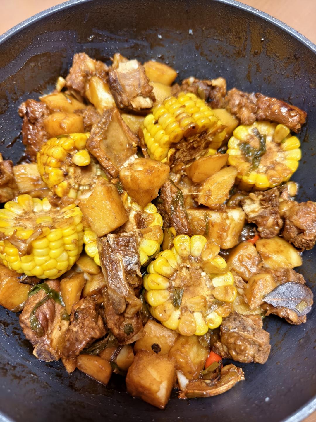 硬菜代表--排骨炖豆角土豆（豆角焖面胚子）