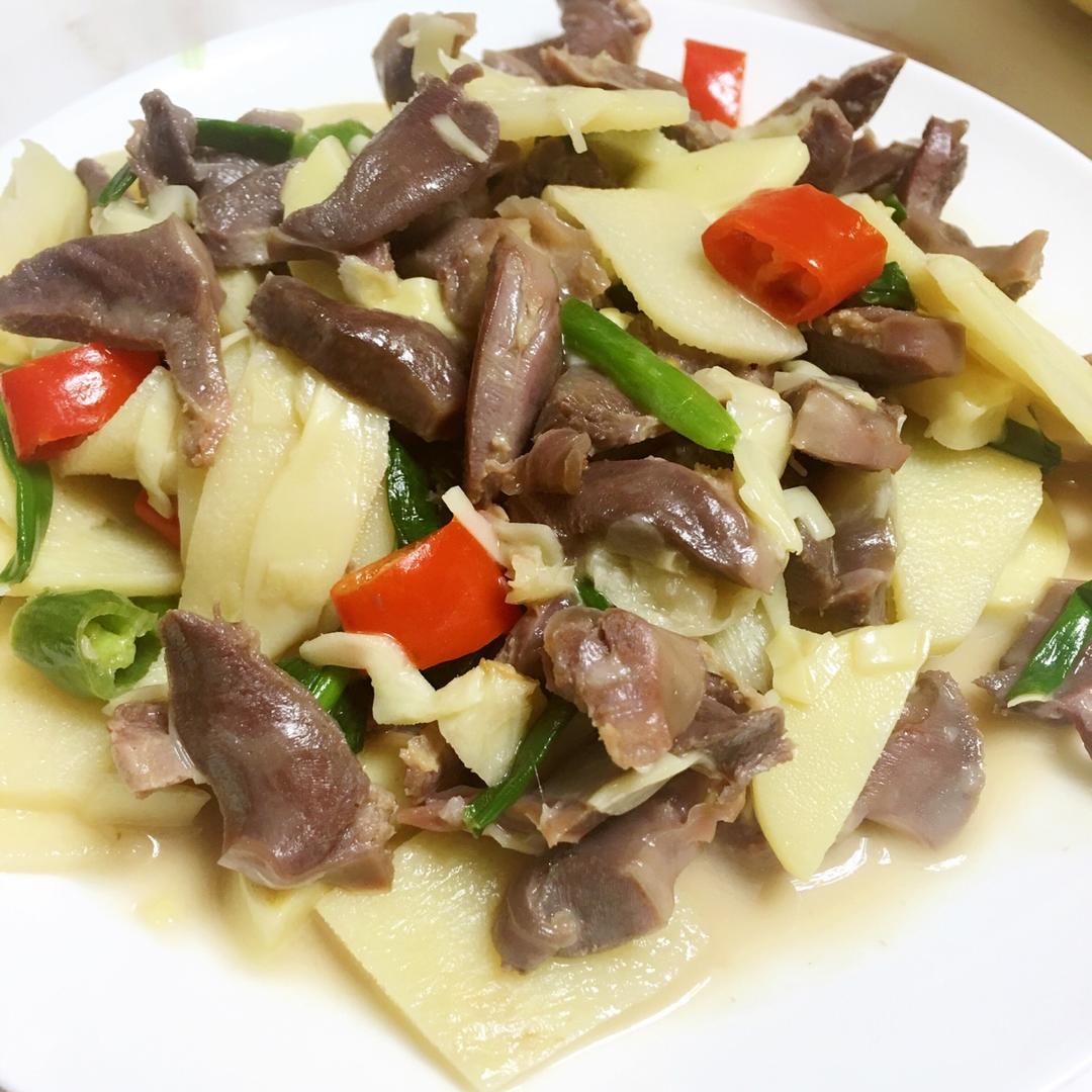 黄氏料理做的酸笋炒鸭腱