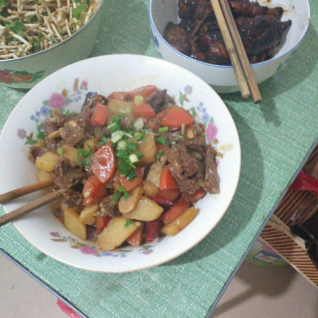 红烧牛肉土豆 （独家秘制）