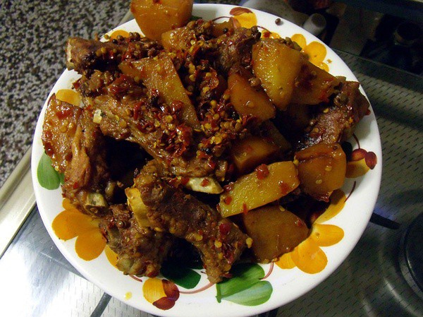 香辣排骨烧土豆