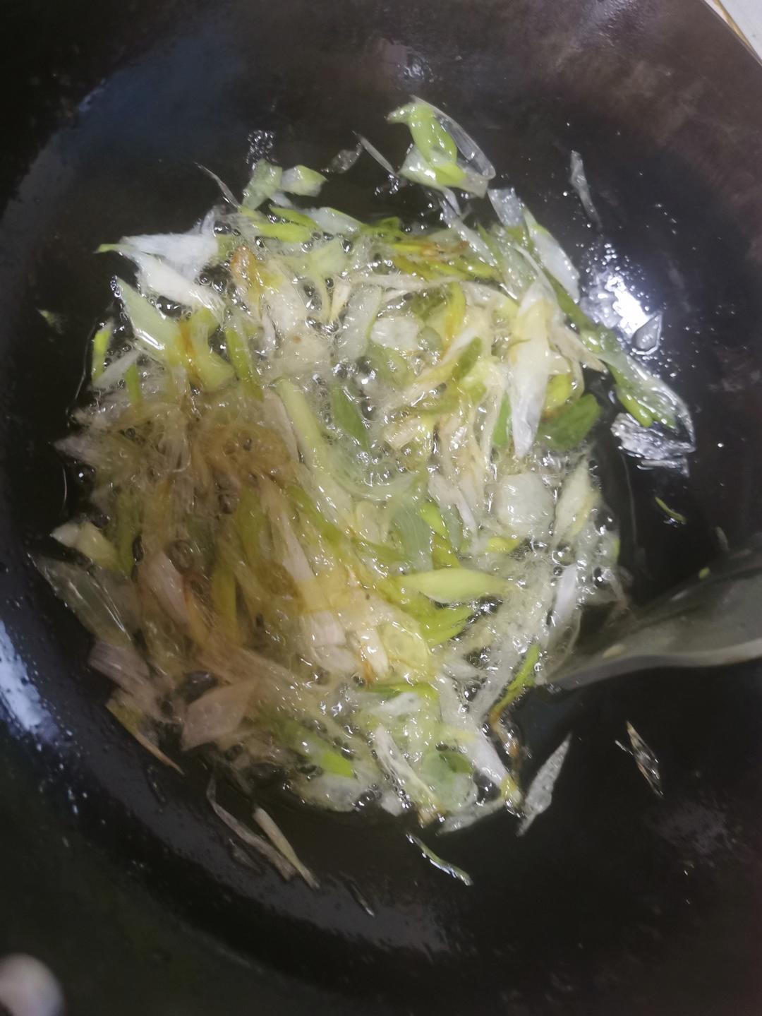 快手宵夜——葱油拌面（大葱）