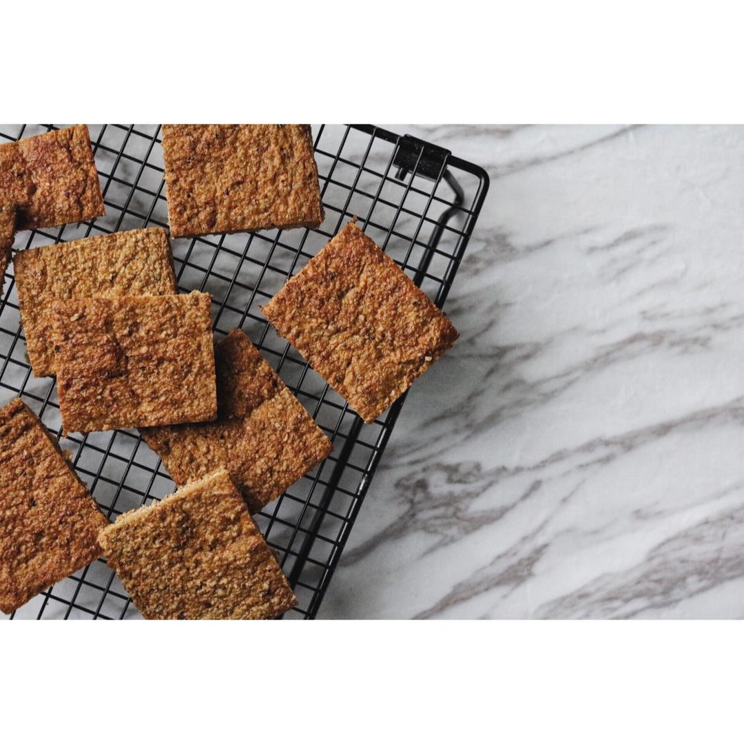 胡萝卜坚果薄饼丨健康·零食<好好吃饭1>