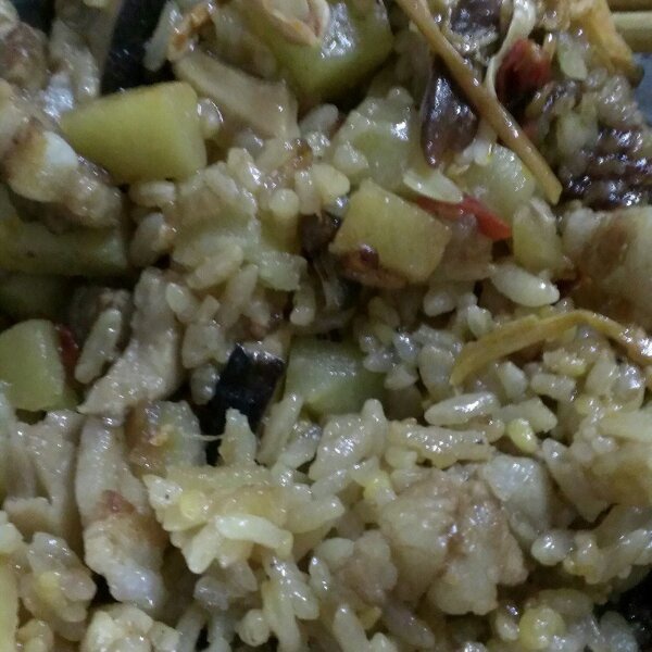 土豆焖饭（电饭锅版）