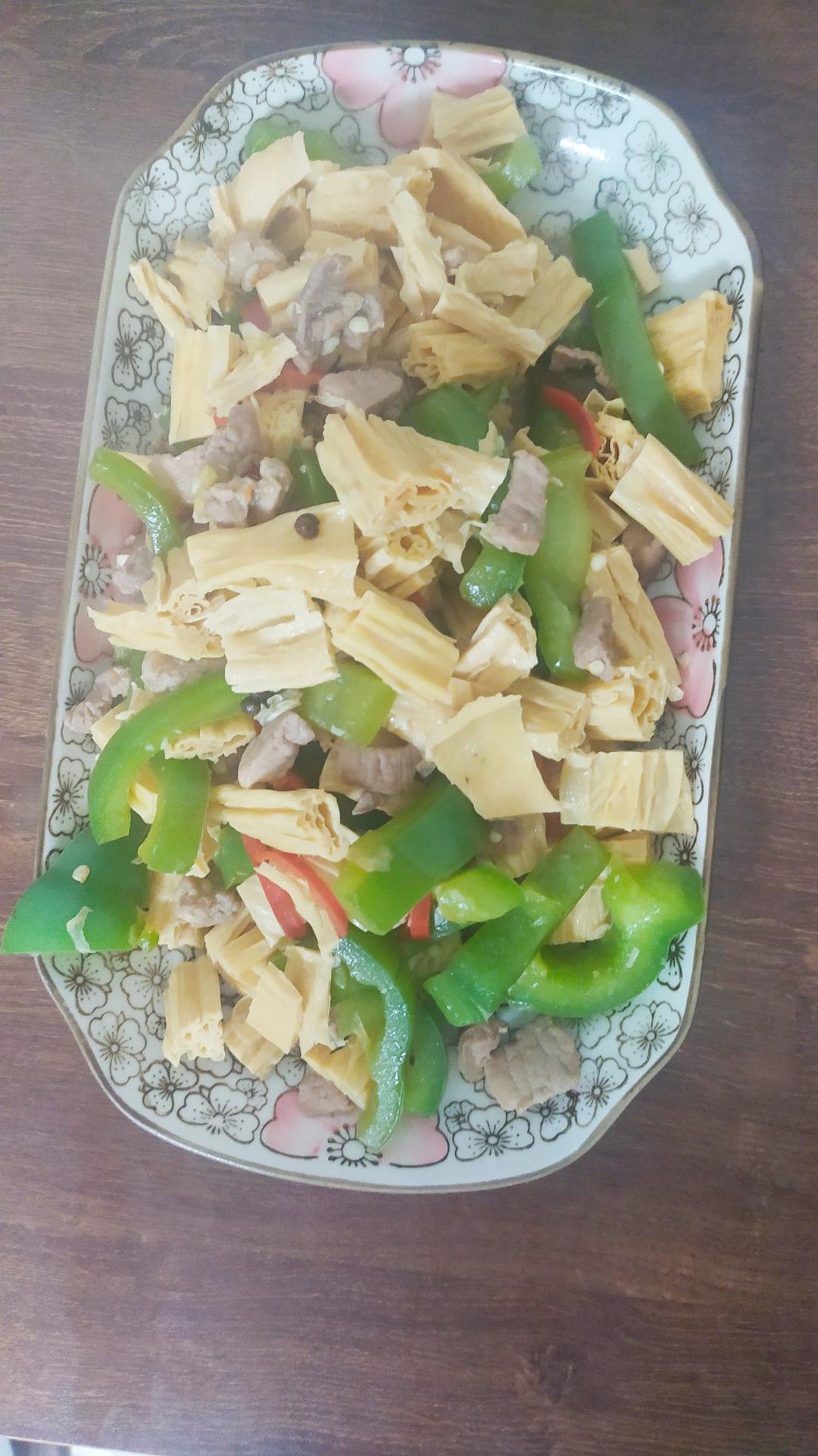 超简单的腐竹炒肉做法