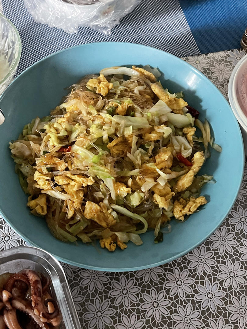 包菜粉丝炒鸡蛋