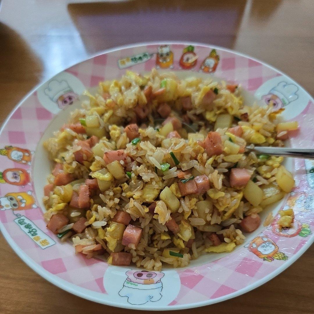 好吃到泪崩的神仙炒饭❗️土豆香肠炒饭