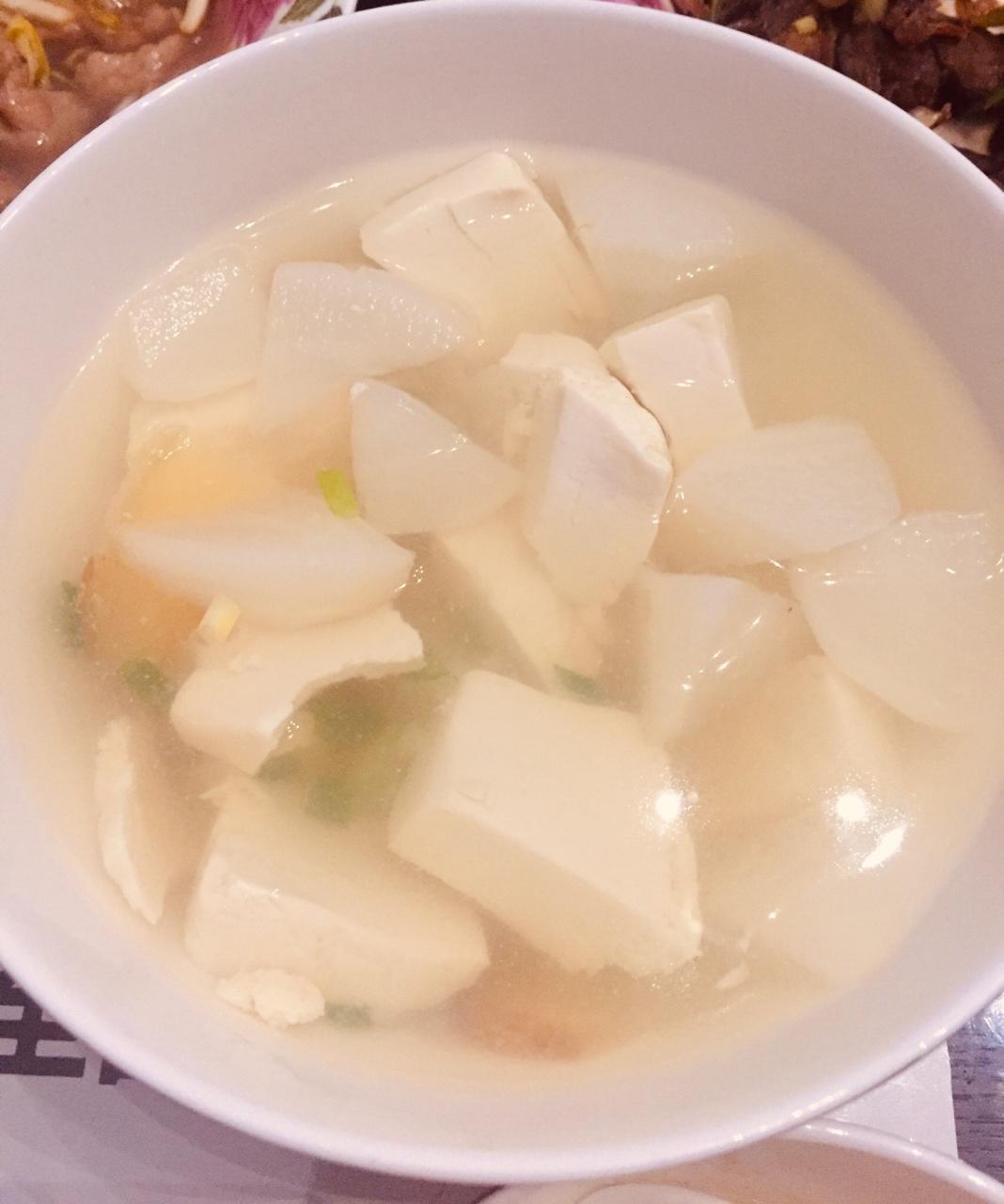 白萝卜豆腐汤
