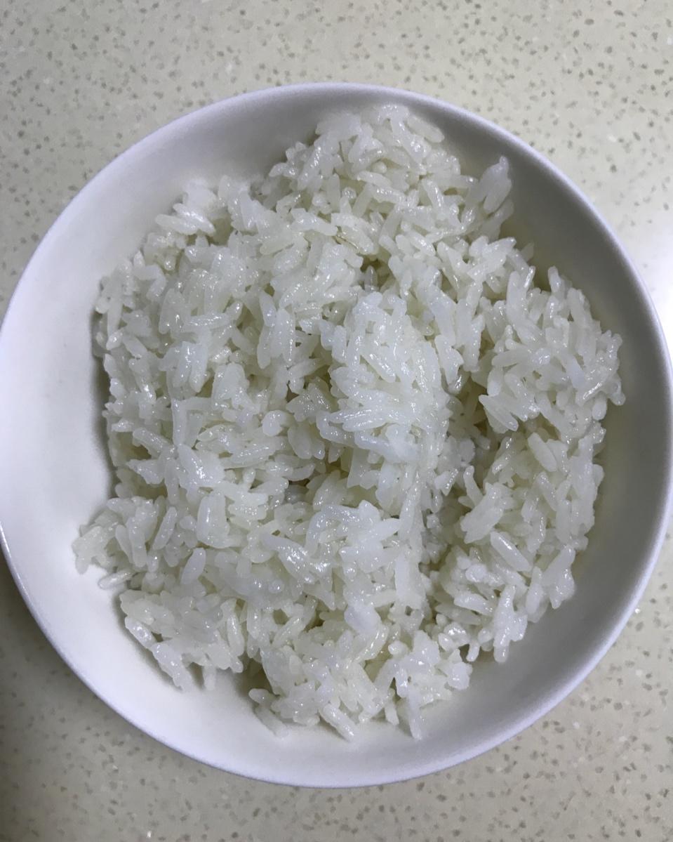 传统高压锅煮白米饭