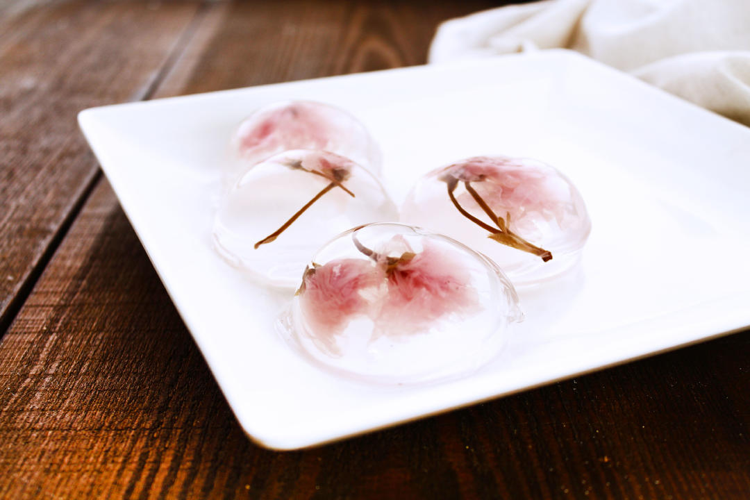 这是——源自日本的水信玄饼——很适合这个弥漫着恋爱味道的春天哦!