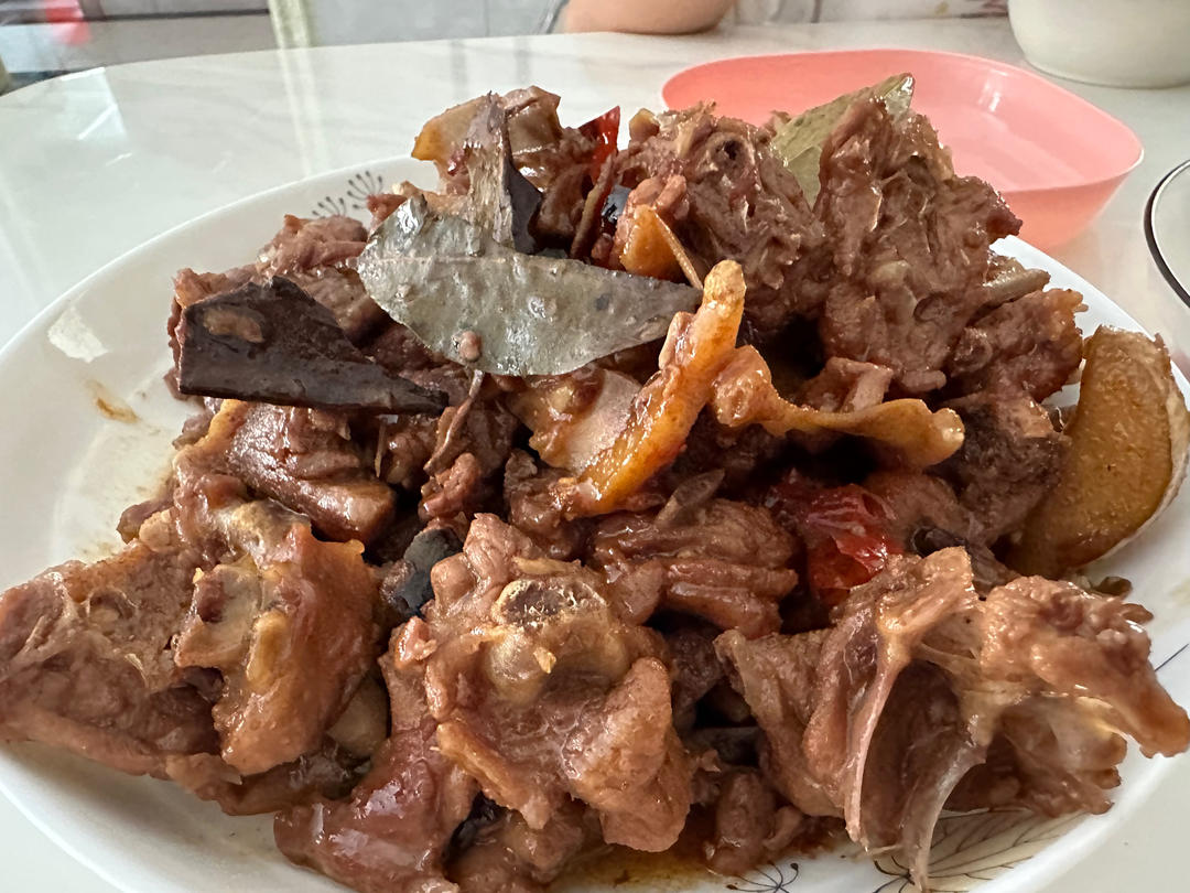 传统正宗的啤酒鸭配方和做法，鲜嫩香浓，只需炒千万不要焯水