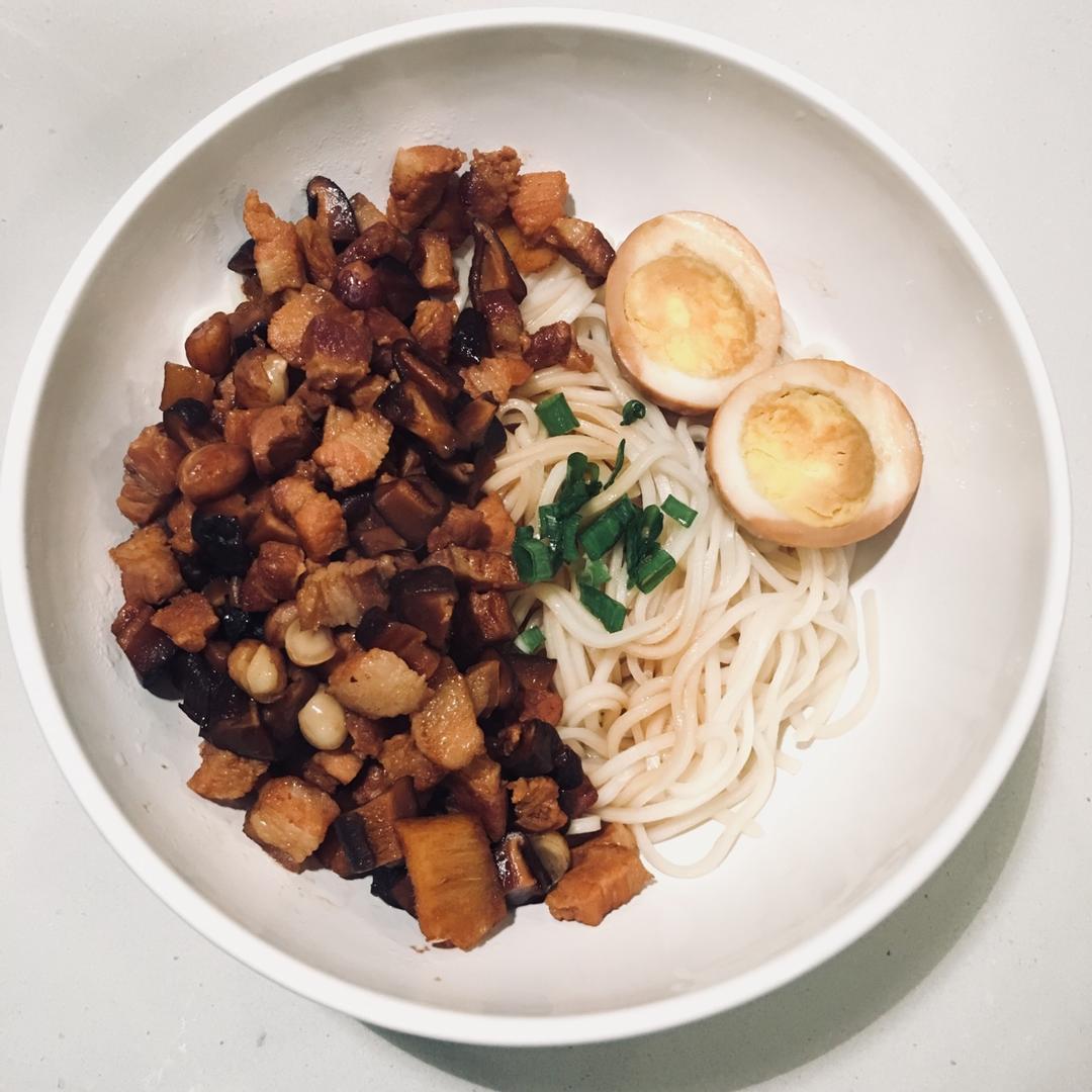 naomi-6做的香菇卤肉面