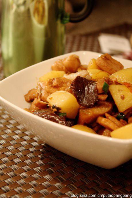香菇土豆炖鸡肉的做法