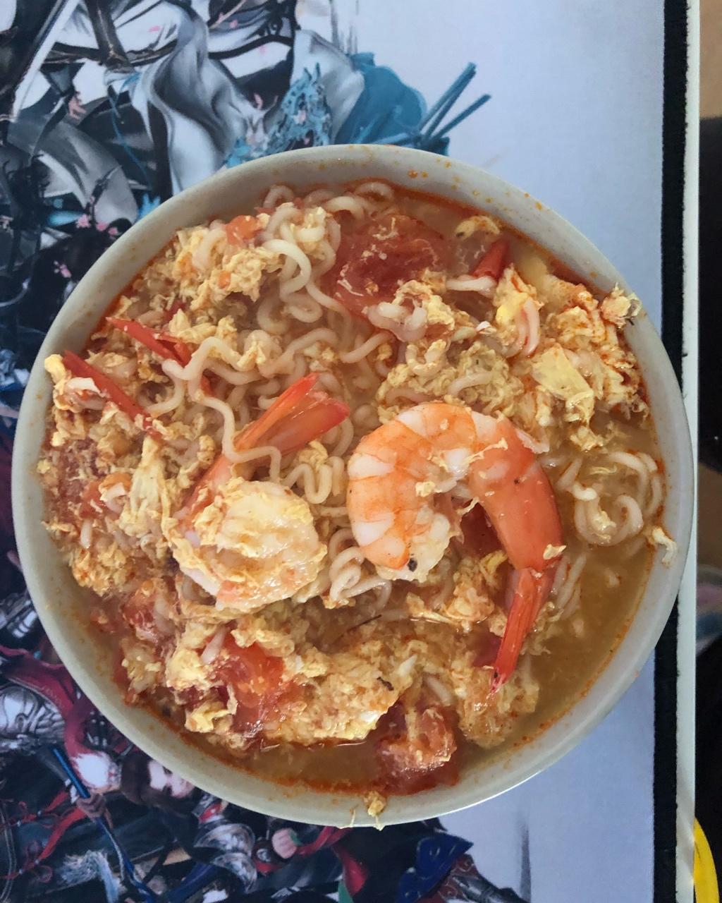 西红柿鲜虾鸡蛋面