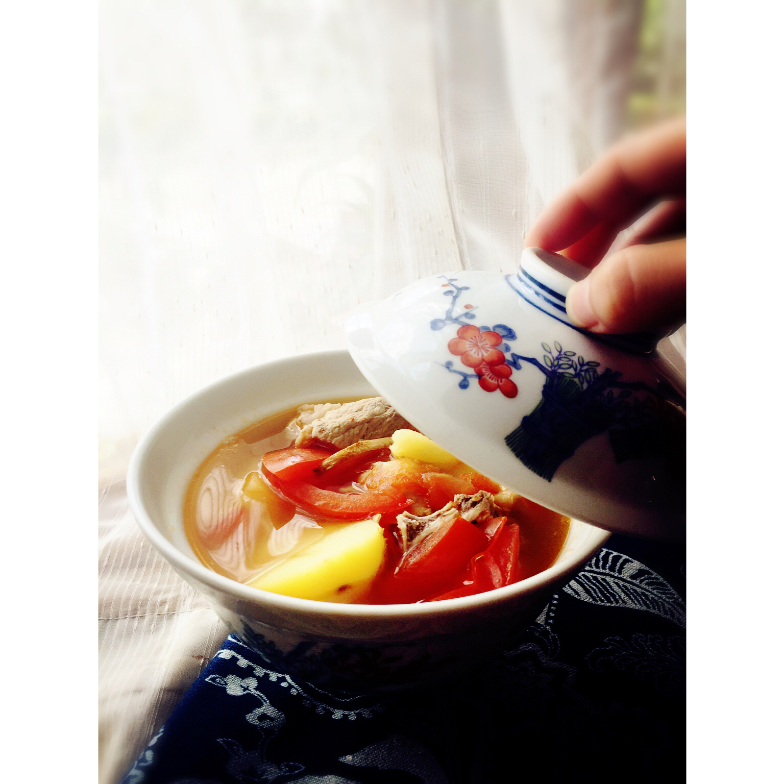 蕃茄薯仔猪骨煲鱼汤