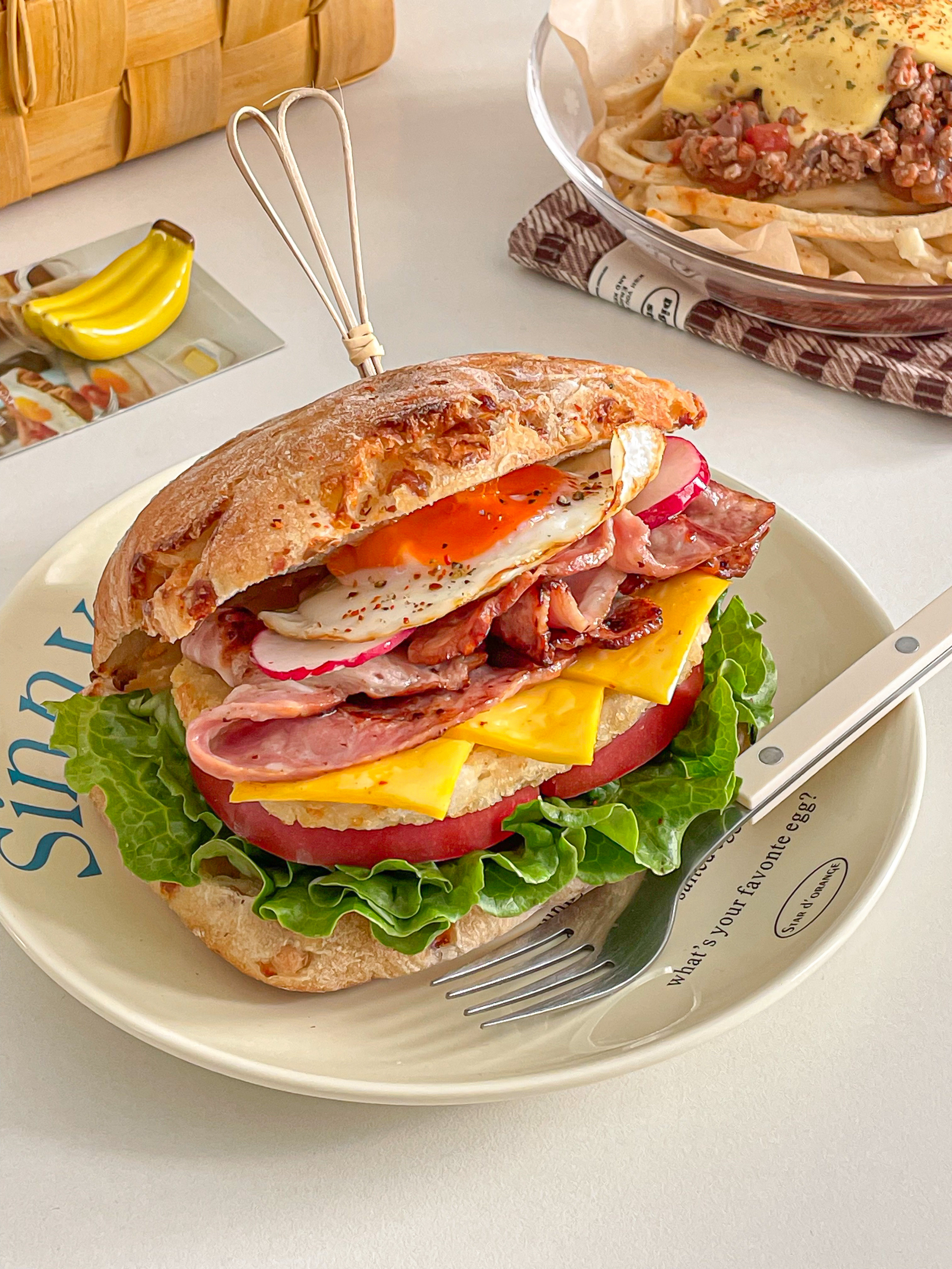 5分钟能量早餐💪叠叠乐培根三明治的做法