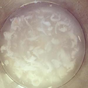 原味椰汁炖鸡汤的做法 步骤2