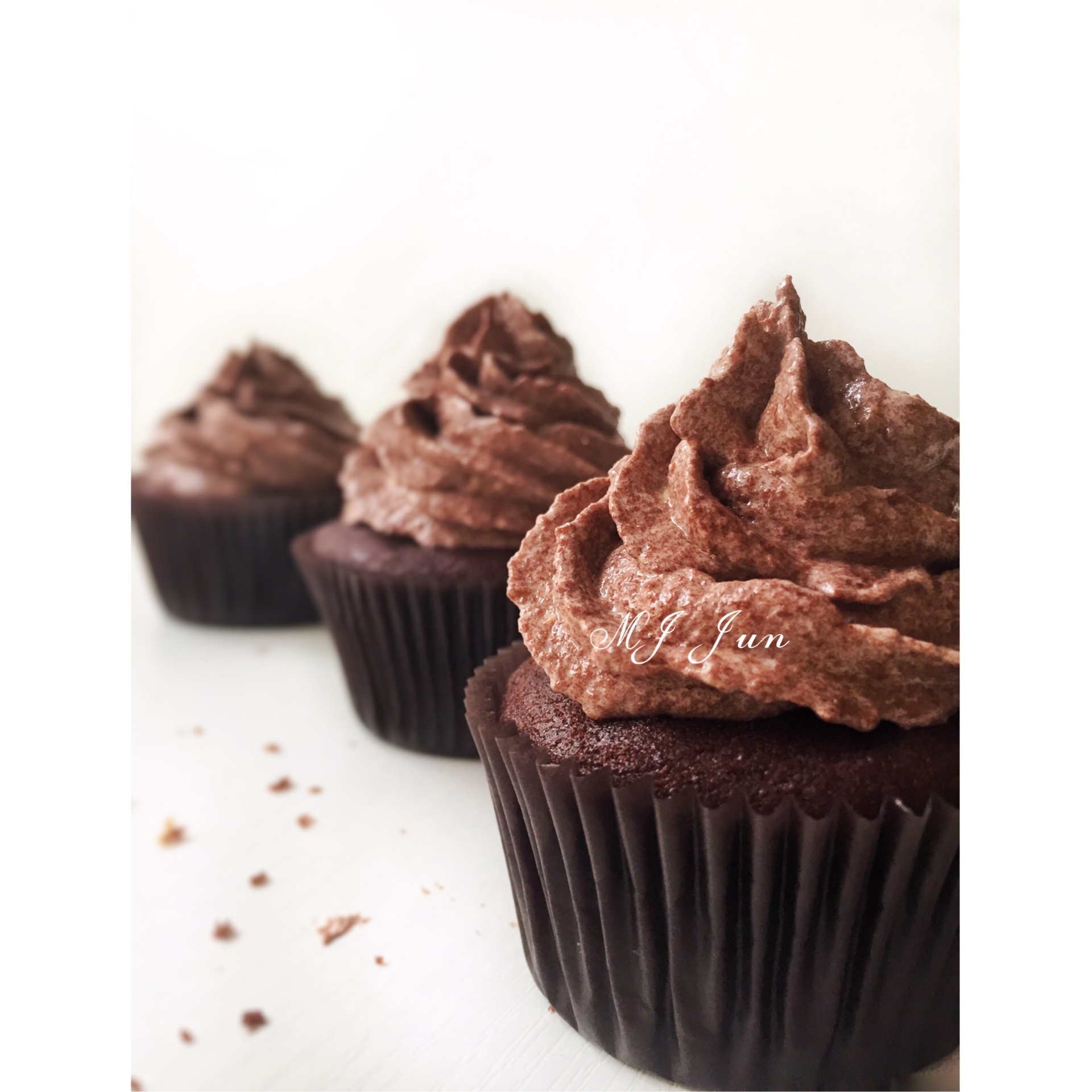 黑巧杯子蛋糕（附立体奶酪霜＋湿润蛋糕体）