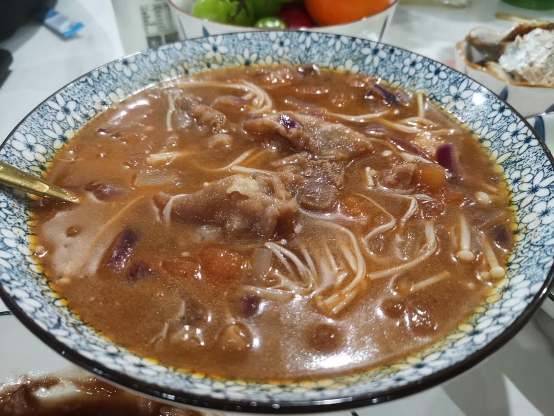 西红柿牛肉卷金针菇煲