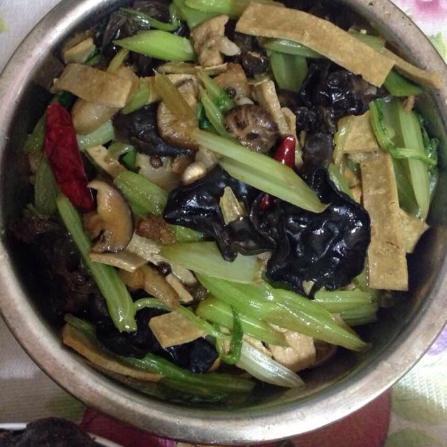 素菜：芹菜炒豆腐干