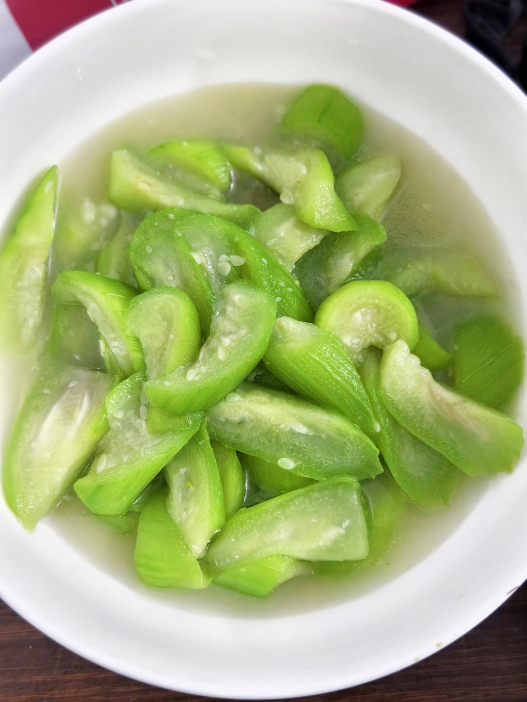 素炒丝瓜|这样做绝了！简单又好吃！