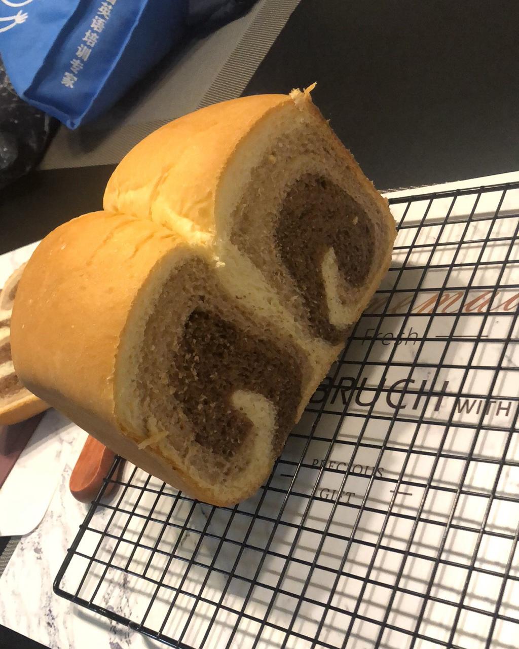 香醇摩卡漩涡吐司-咖啡可可和奶油炫舞的美味