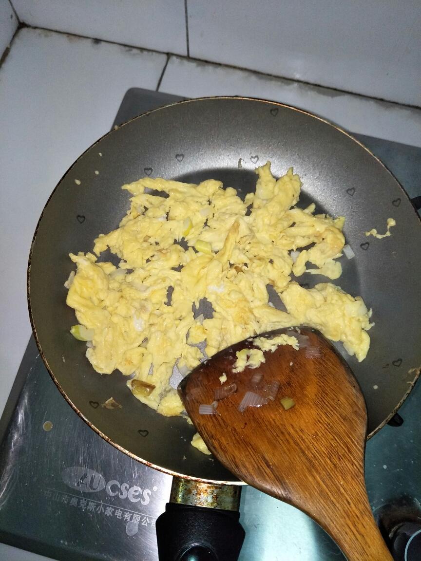 鸡蛋火腿炒米粉的做法 步骤7