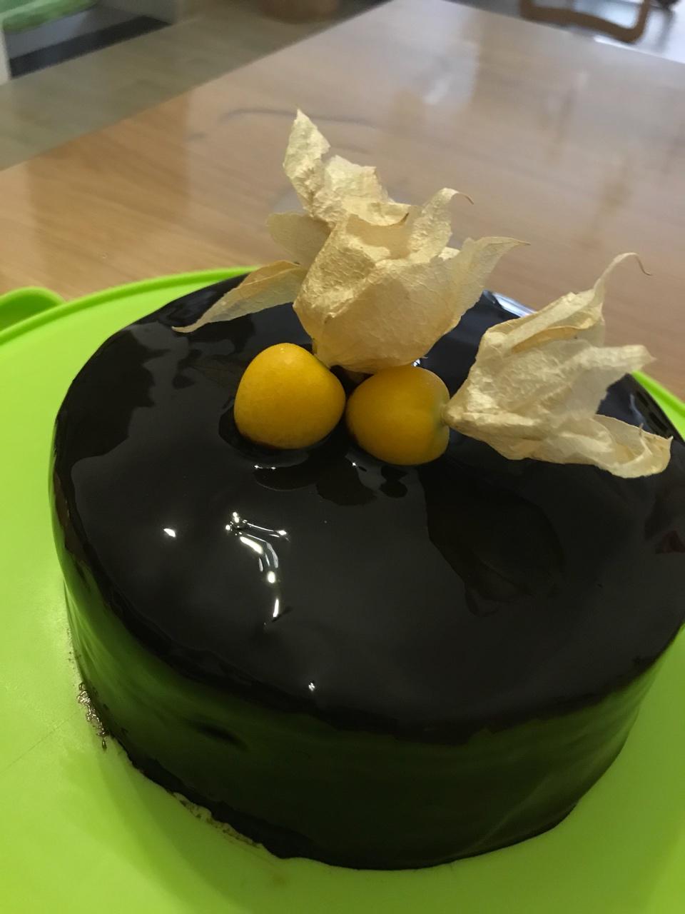 巧克力镜面淋酱<熊谷裕子>--让甜点穿上光泽亮丽的淋面外衣