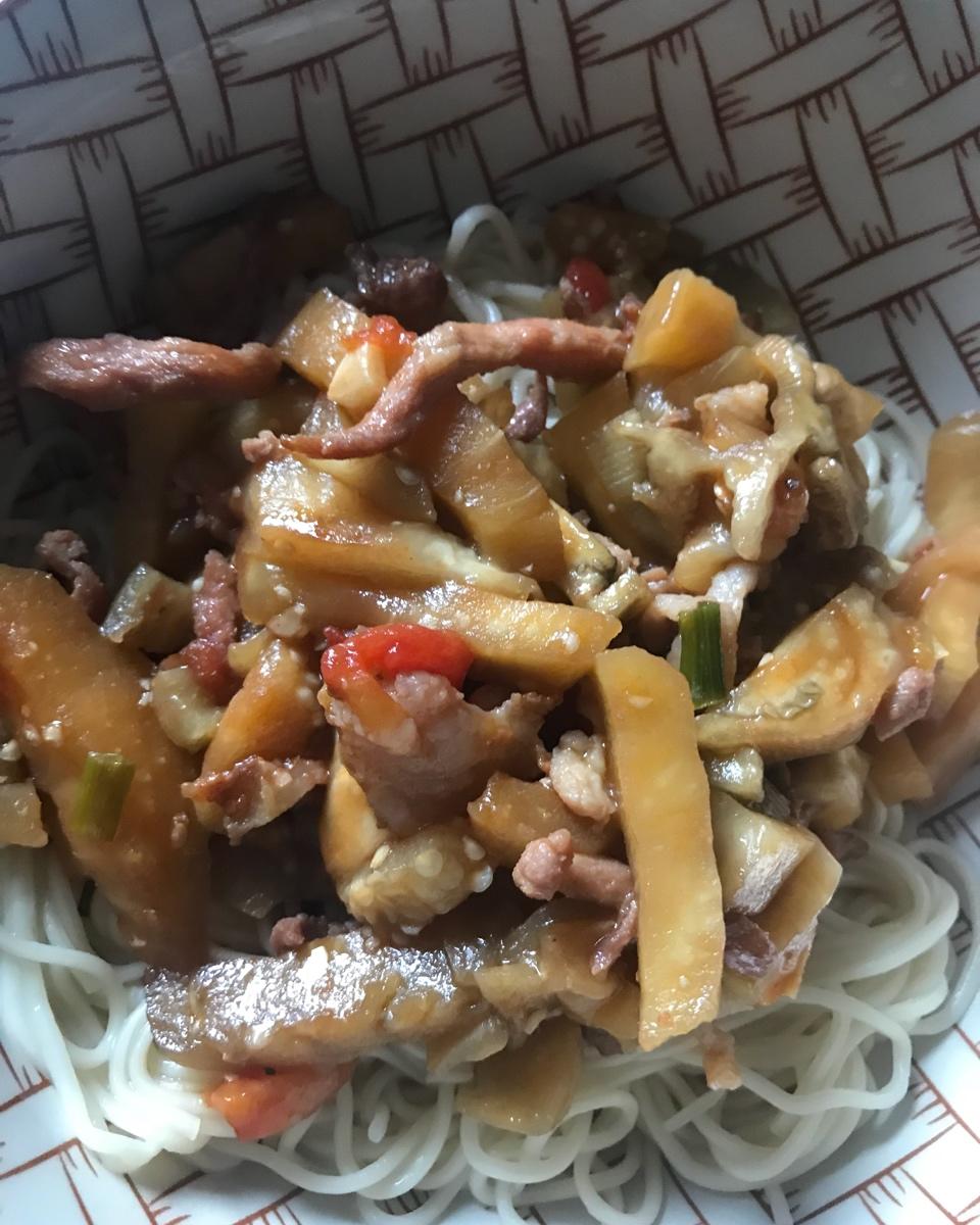 懒人必备～电饭煲腊肠焖饭