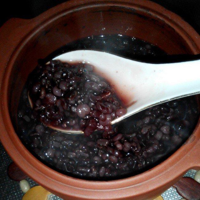 砂锅紫米粥的做法