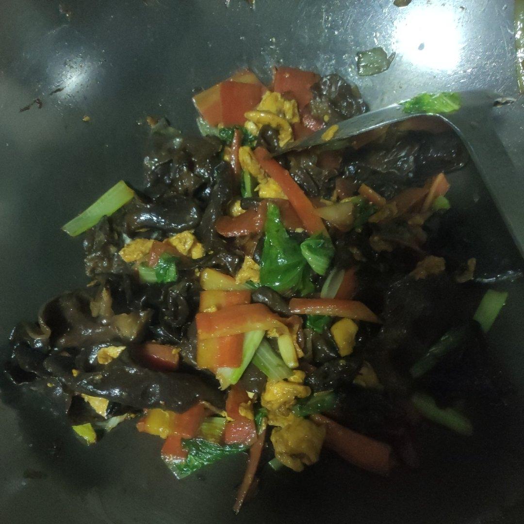 营养满点的鸡蛋木耳炒时蔬