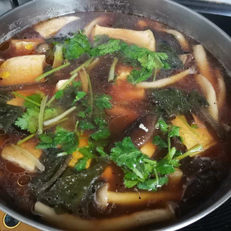 红菜头蘑菇豆腐汤