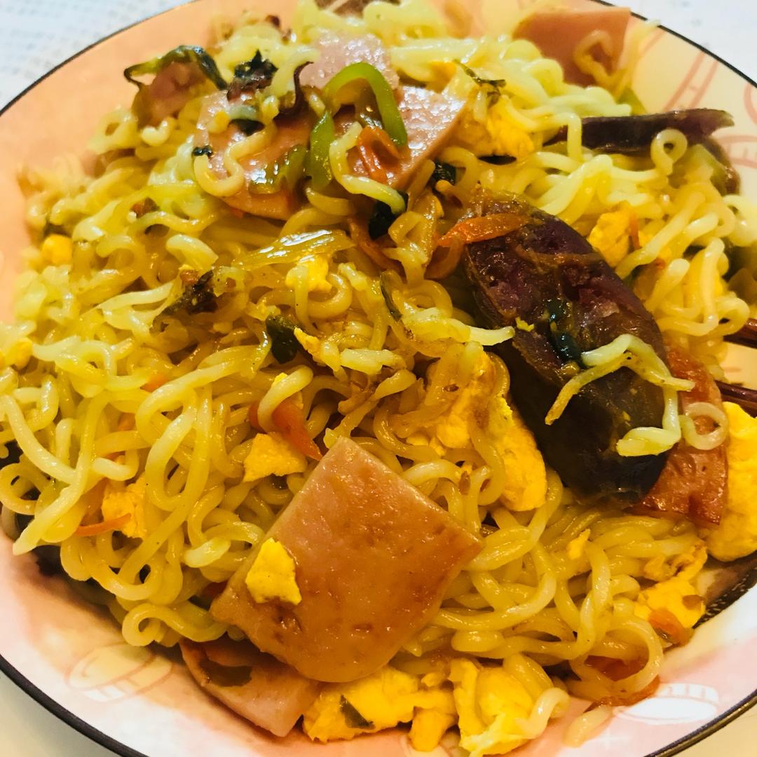 路边摊风味炒方便面