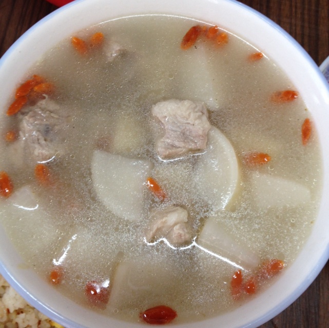 白萝卜枸杞排骨汤