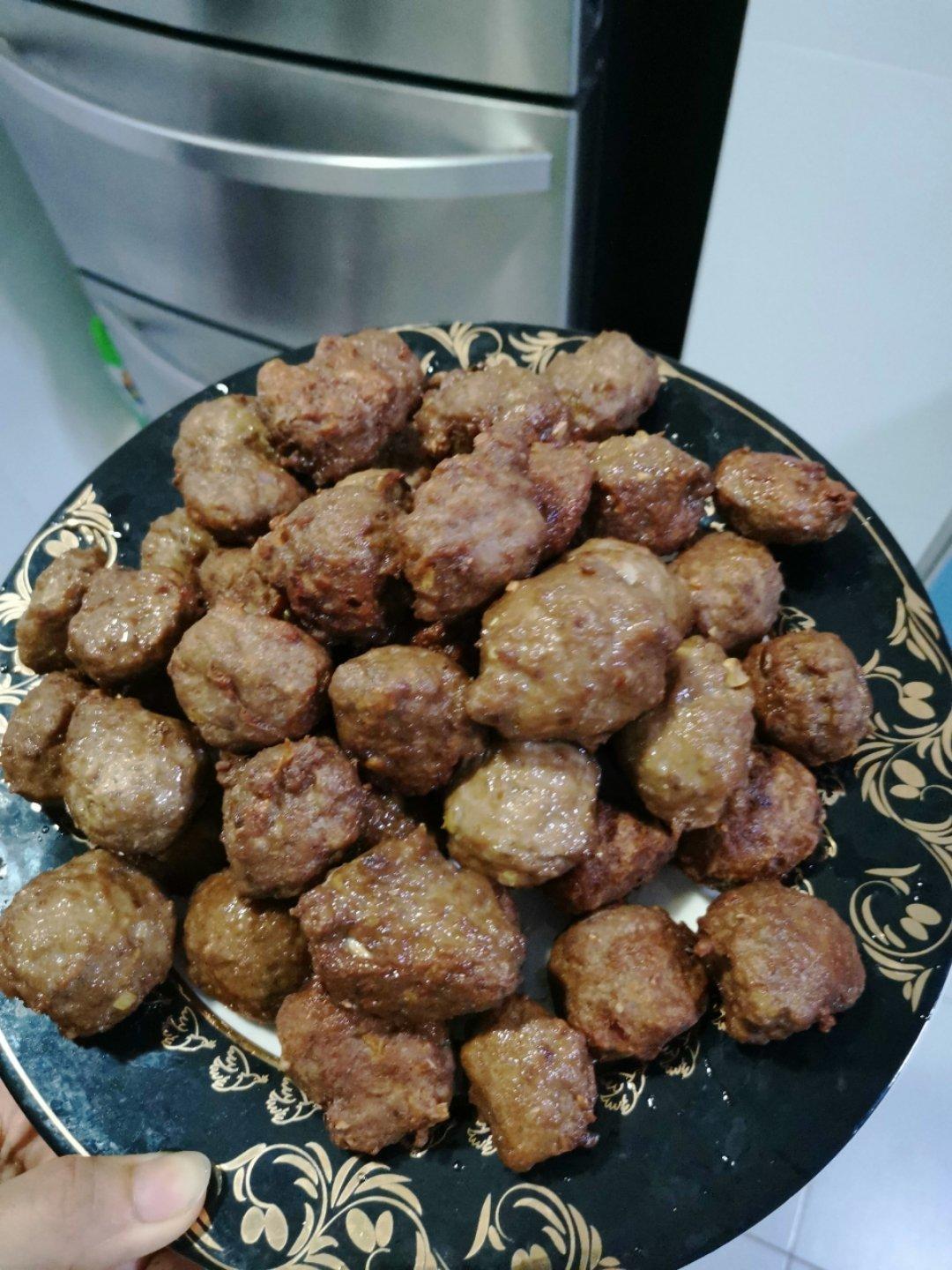 炸牛肉丸子
