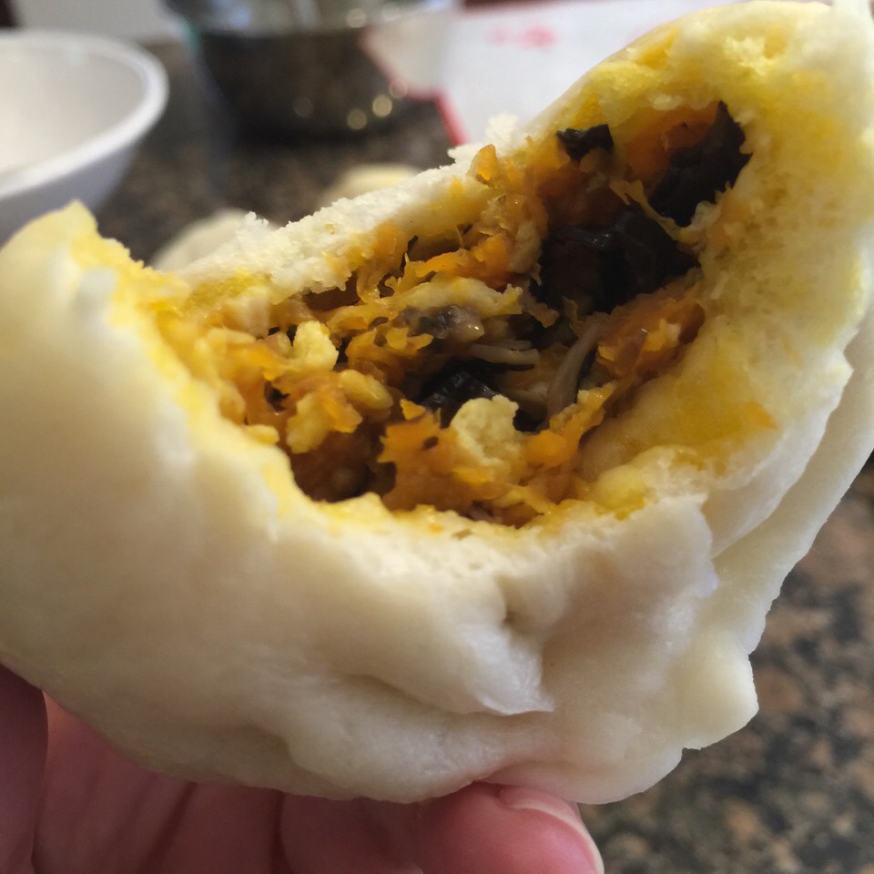 胡萝卜木耳鸡蛋素包子