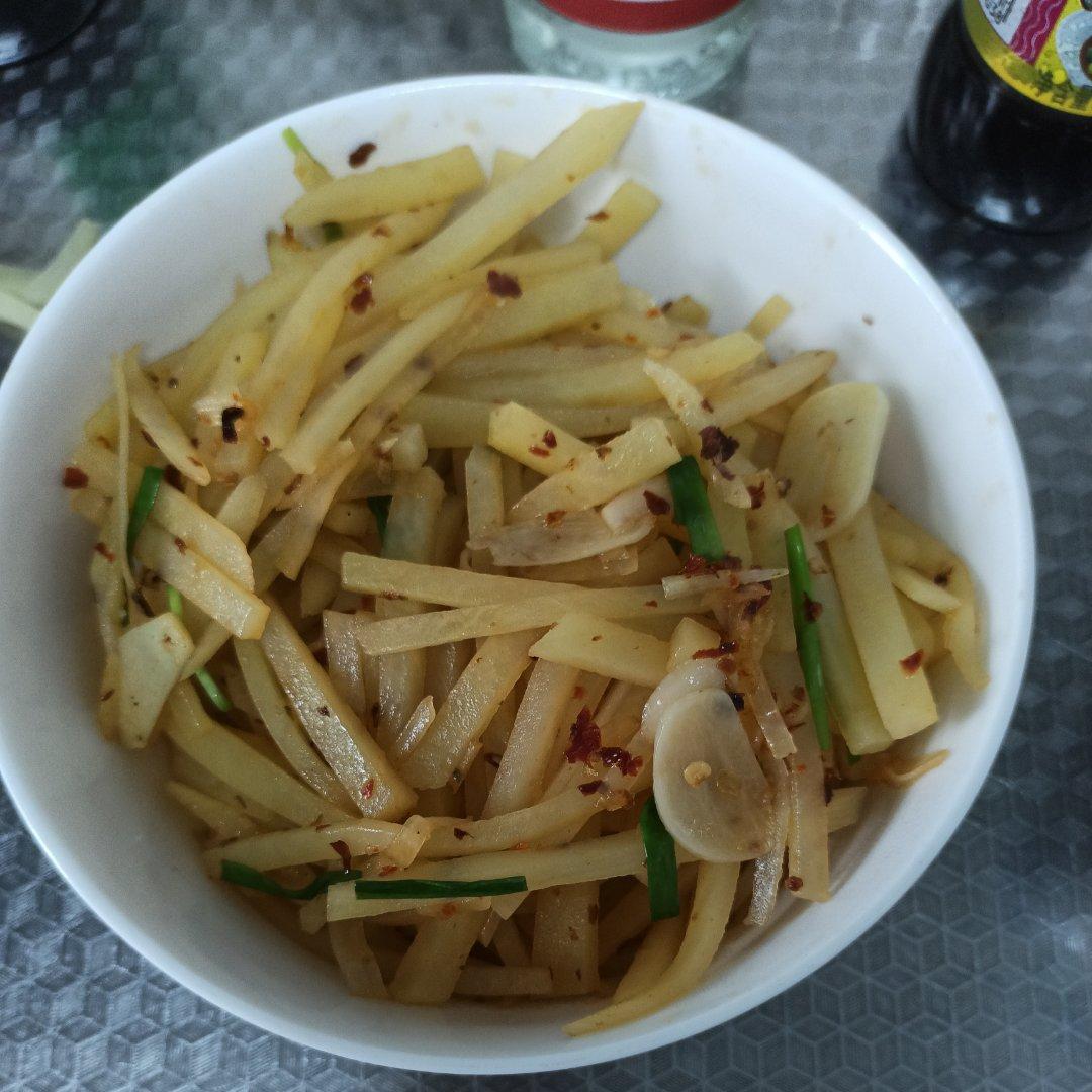 厨师长教你：“炝炒土豆丝”的家常做法，口感爽脆