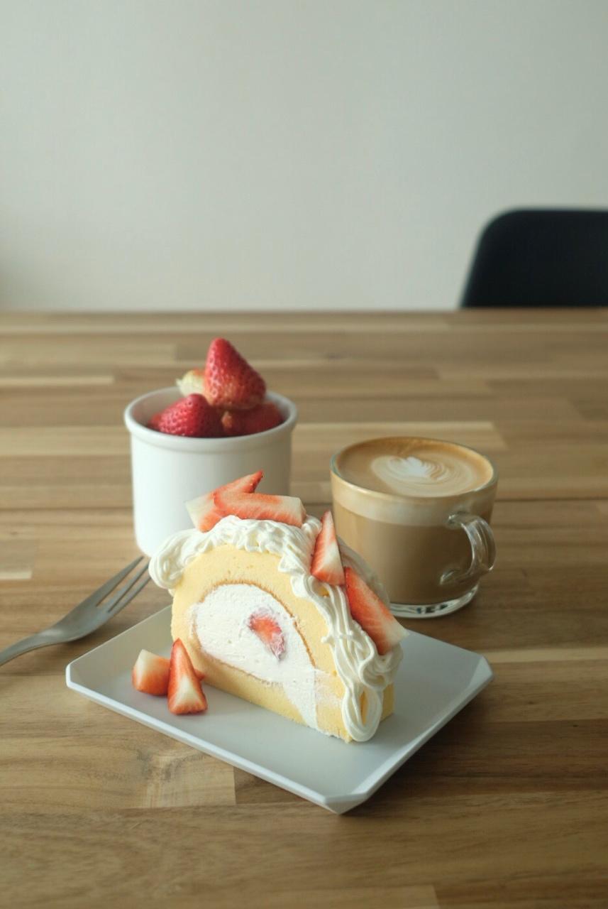 胖乎乎奶油芒果卷/不开裂不掉皮全过程详细图解烘焙视频/蛋糕篇6：「厚卷」