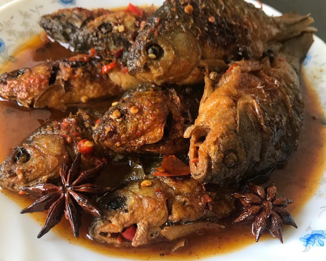 石屏地道菜-煎鱼