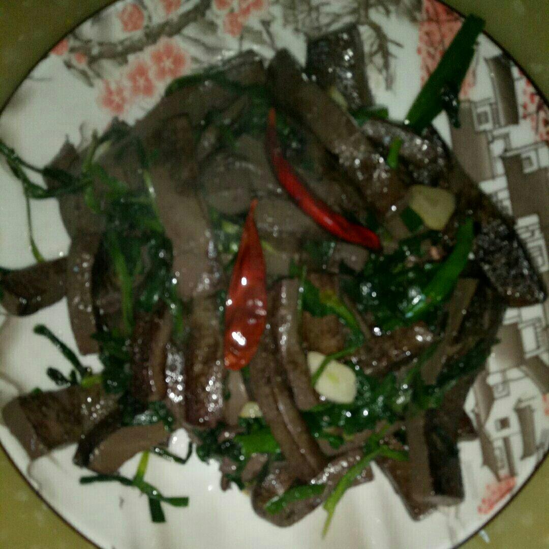 韭菜炒鸭血