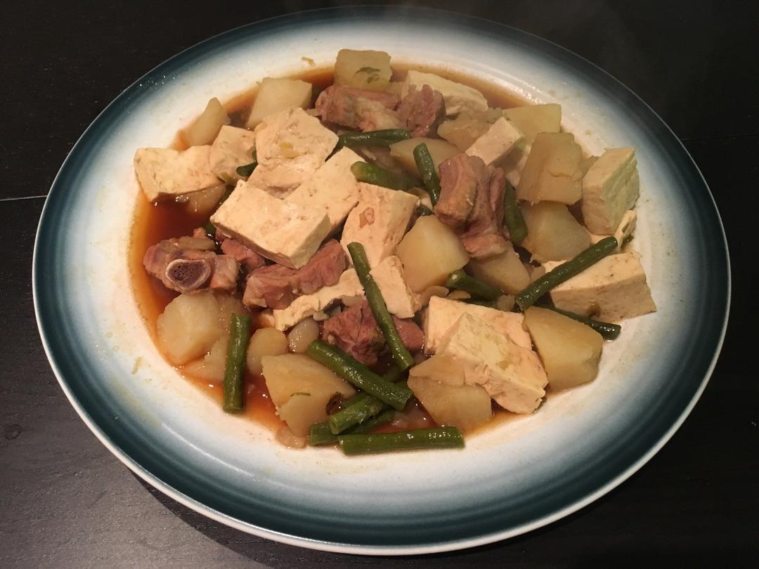 烩菜（豆腐豆角土豆烩排骨）