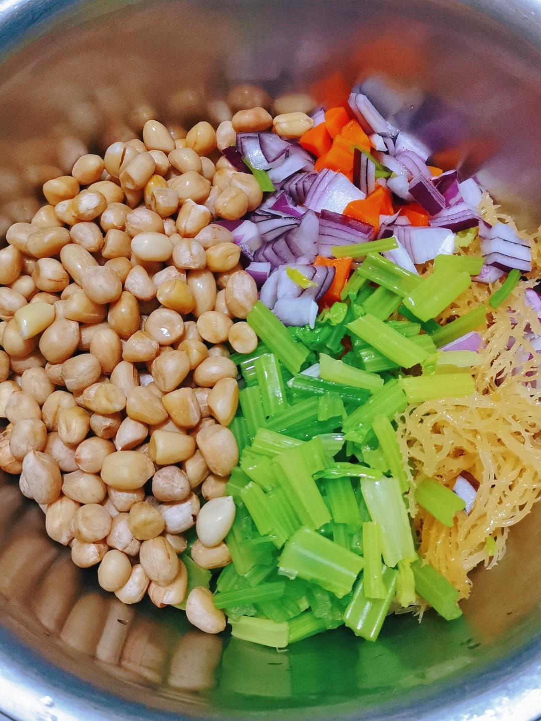 简单爽口【花生米拌芹菜】在家如何做出饭店的味道？