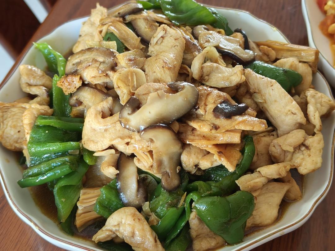 两个人一起炫饭啦！