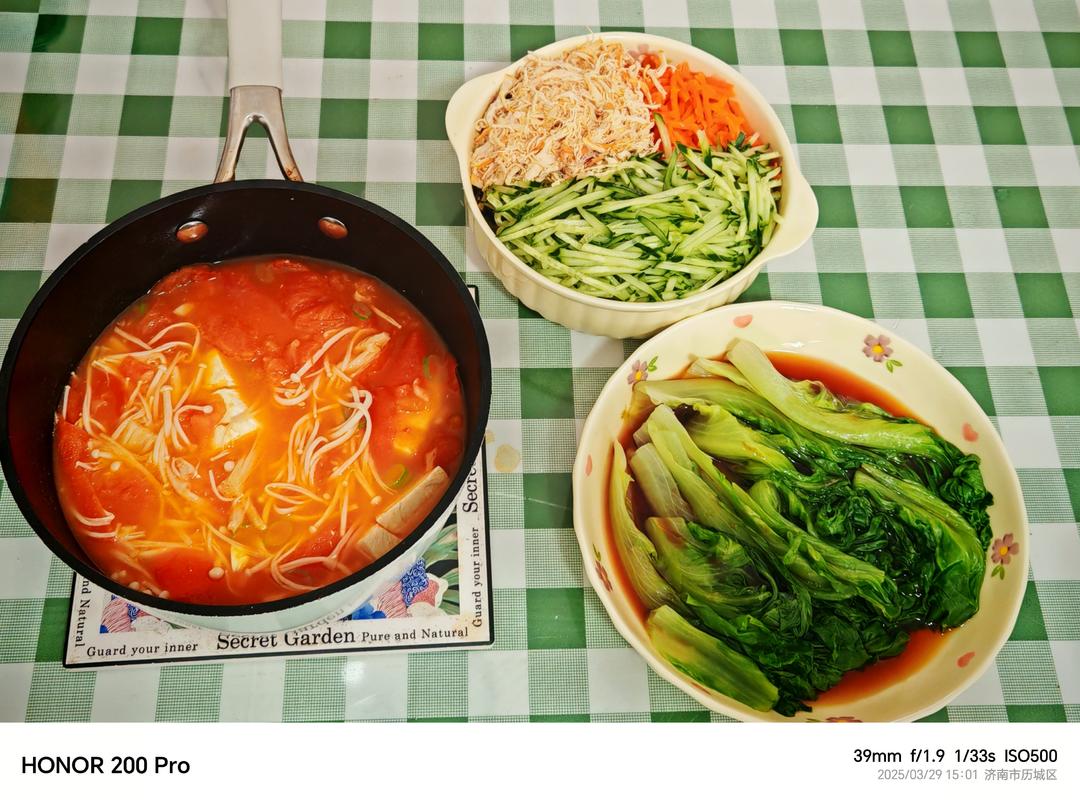 番茄豆腐汤+蚝油生菜