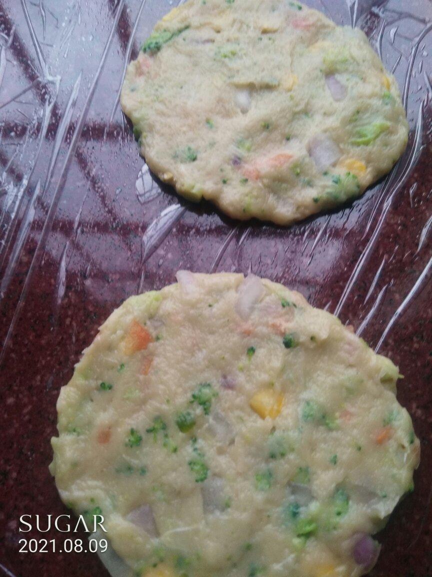 减肥、健身人士吃了狂点赞的蔬菜鸡胸肉饼