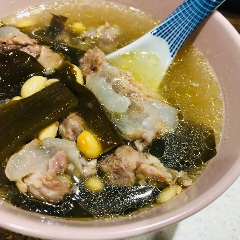 海带黄豆龙骨汤