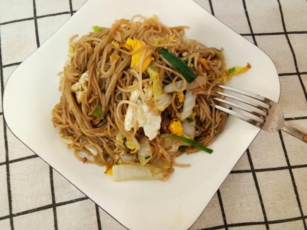 香肠鸡蛋炒面