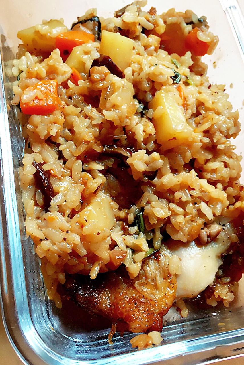 香菇腊肠土豆焖饭
