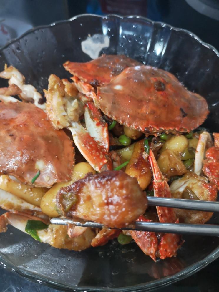 梭子蟹毛豆炒年糕的做法