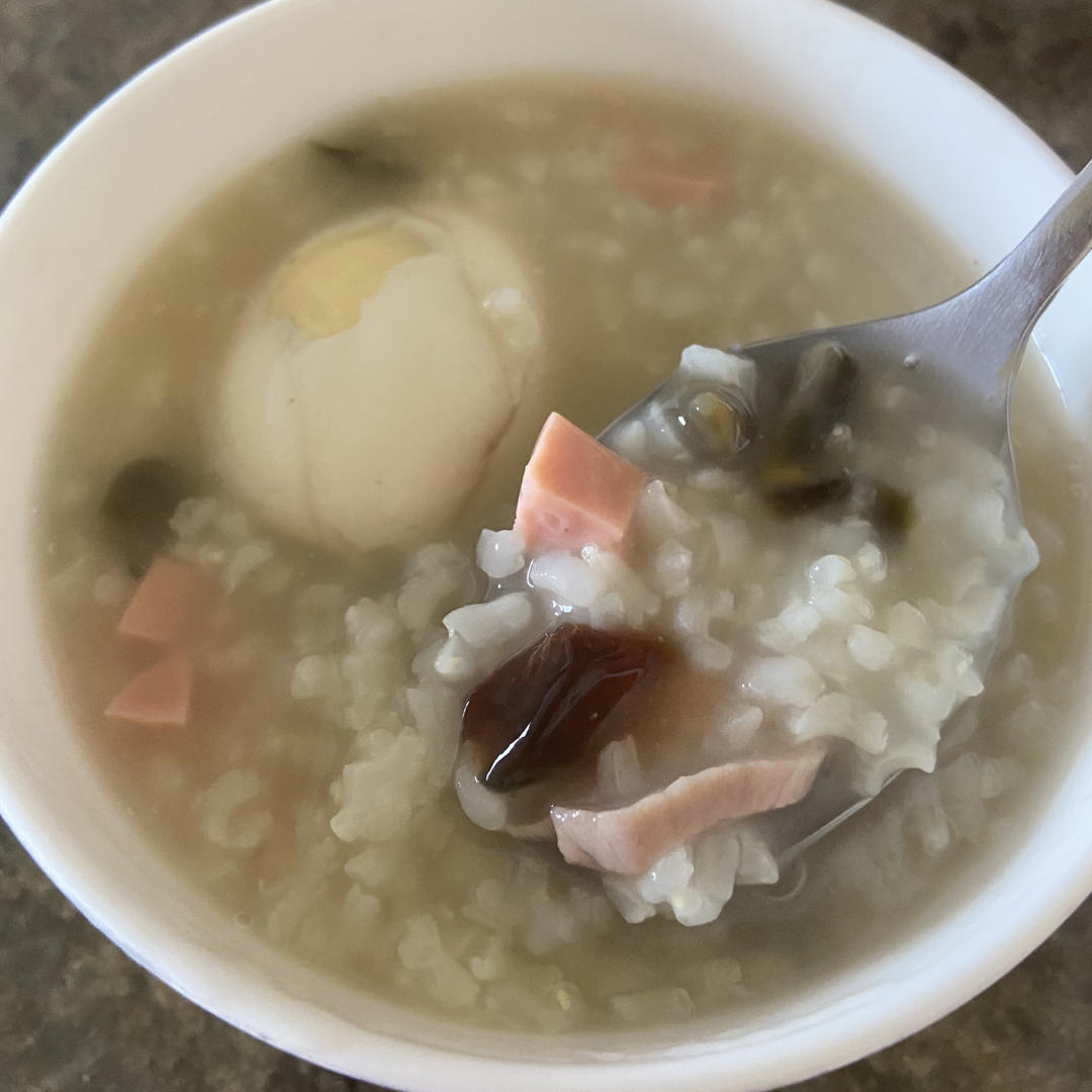 妈妈👩教我做的皮蛋瘦肉粥🥣简单快捷美味😋