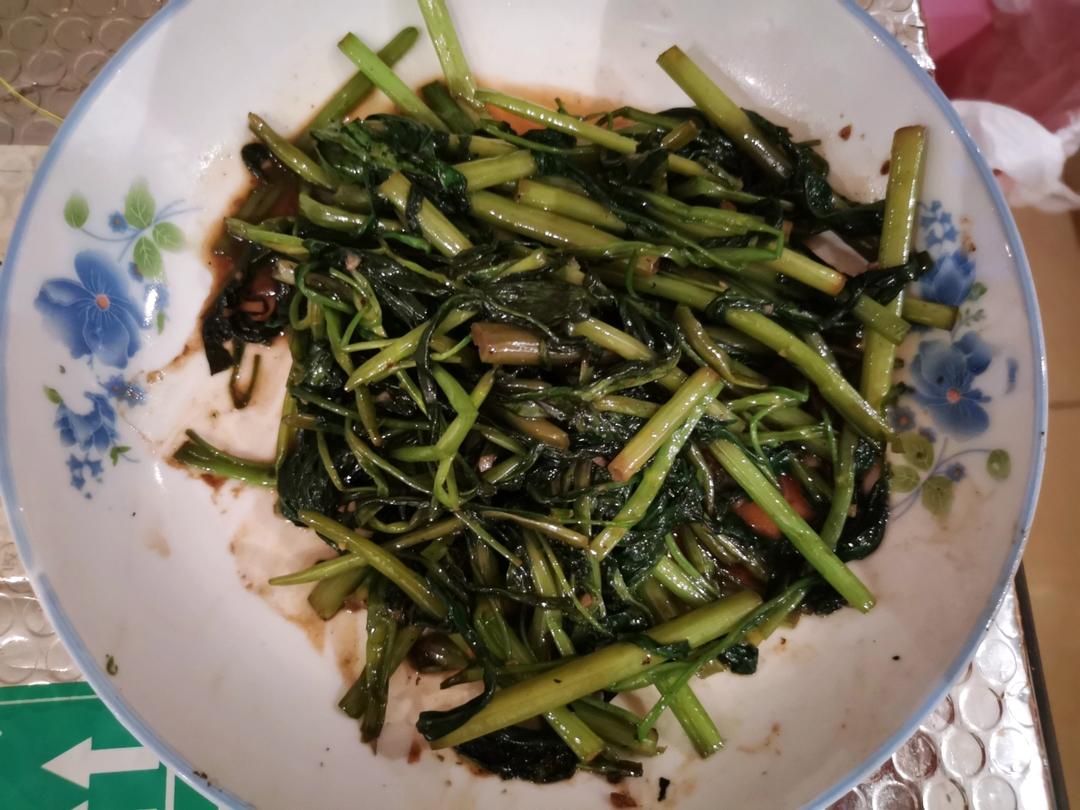 爆炒耗油空心菜